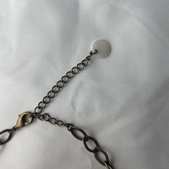 Women's Fashion Jewelry - Gold-toned Seashell Necklace with carved shells - Picture 3 of 4